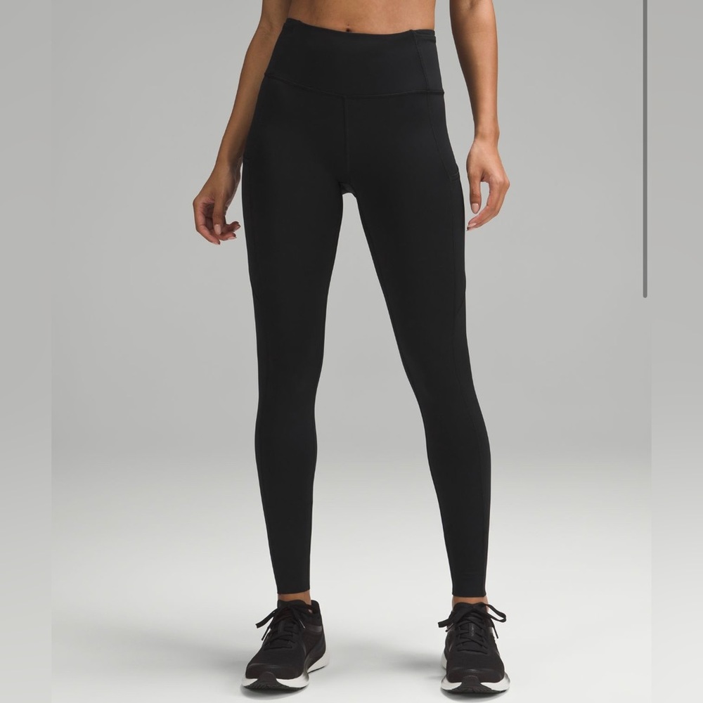 Lululemon Fast and Free-High Rise, tight 25”. Size 6, in Black.